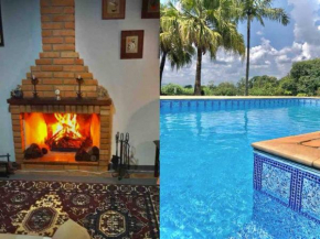 Chácara com piscina lareira forno e fogão à lenha!